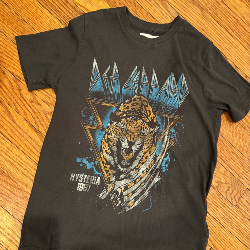 Abercrombie Kids Def Leppard Tee with leopard graphic 13/14